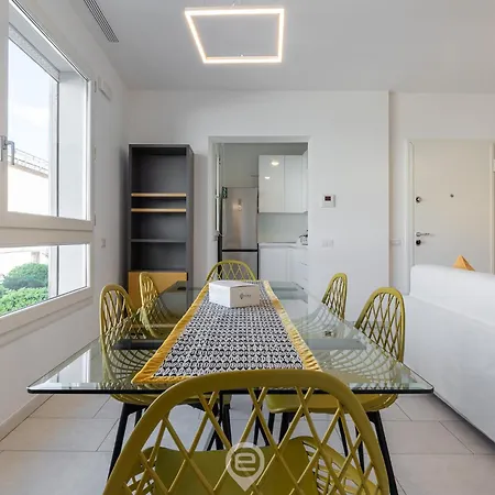 Ada Bright Escape Apartment